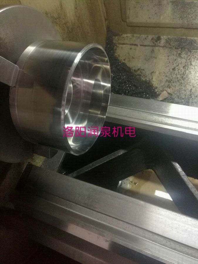 电致伸缩精整装置加工现场